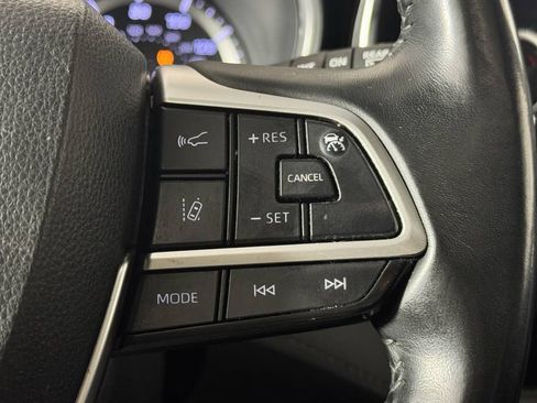 Used 2023 Toyota Highlander XLE AWD/4WD image 18