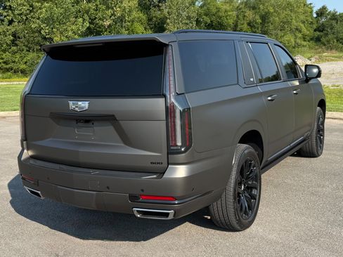 Used 2025 Cadillac Escalade ESV Premium Luxury w/ LPO, Radiant Package AWD/4WD image 3