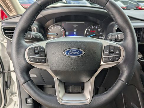 Used 2024 Ford Explorer Limited w/ Limited Technology Package image 9
