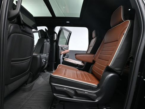 Used 2023 GMC Yukon XL Denali Ultimate AWD/4WD image 47