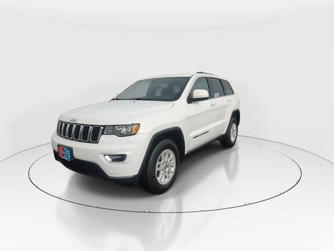 Used 2020 Jeep Grand Cherokee Laredo image 4