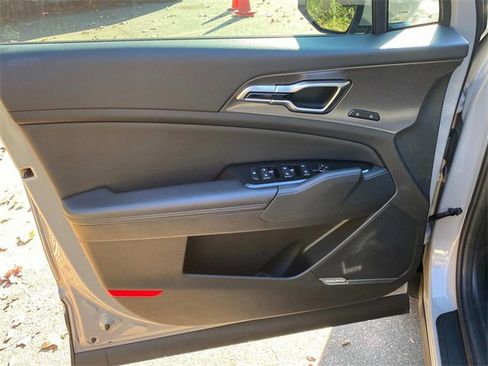 Used 2024 Kia Sportage SX image 12