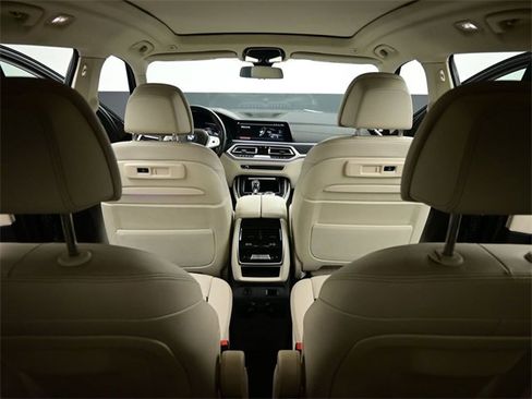 Used 2022 BMW X7 xDrive40i w/ Executive Package image 45