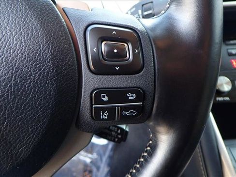 Used 2018 Lexus IS 300 AWD image 15