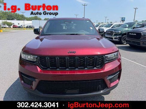Certified 2025 Jeep Grand Cherokee Altitude AWD/4WD image 7
