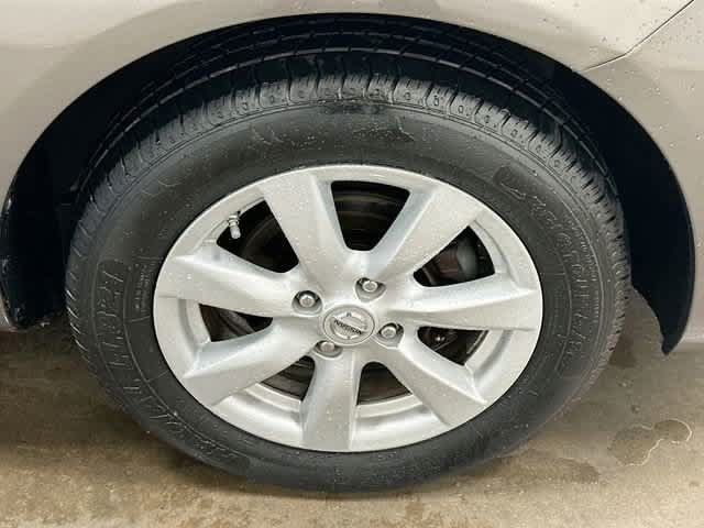 Used 2014 Nissan Versa SV w/ Convenience Package FWD image 5