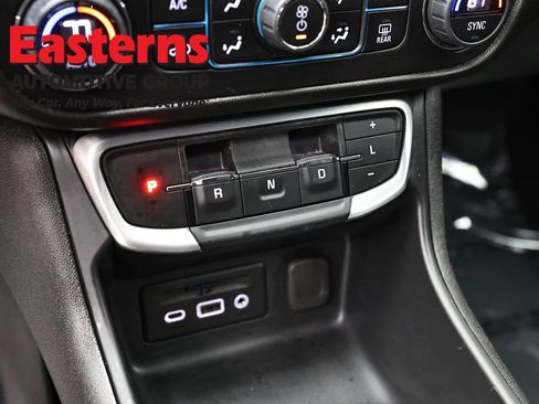 Used 2024 GMC Terrain SLT AWD/4WD image 12