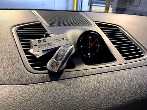 Certified 2023 Porsche Cayenne AWD/4WD image 21
