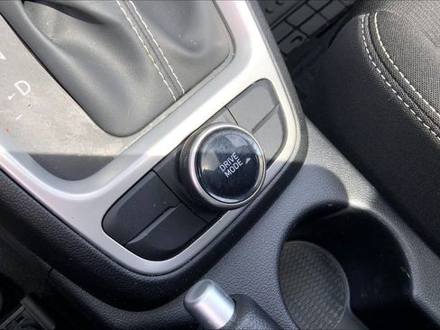 Used 2025 Hyundai Venue SEL FWD image 36