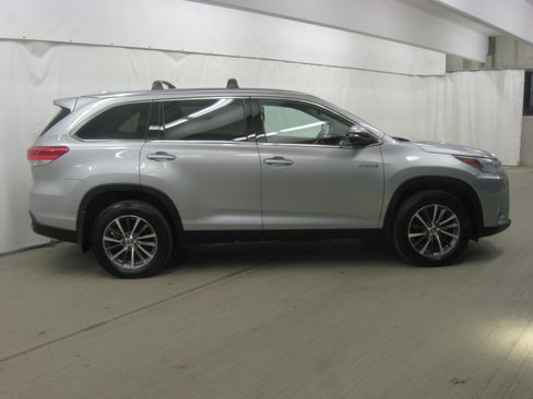 Used 2019 Toyota Highlander XLE image 7