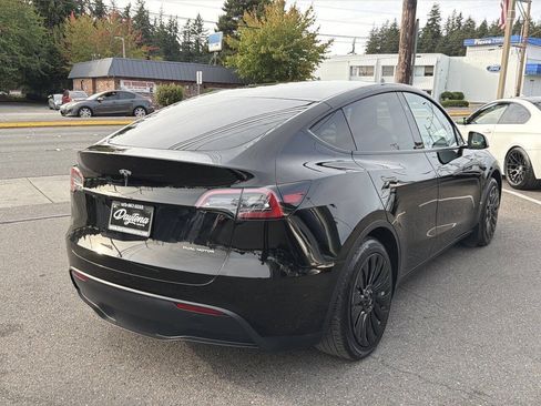 Used 2024 Tesla Model Y Long Range AWD/4WD image 7