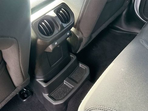 Used 2023 Jeep Wrangler Unlimited AWD/4WD image 29