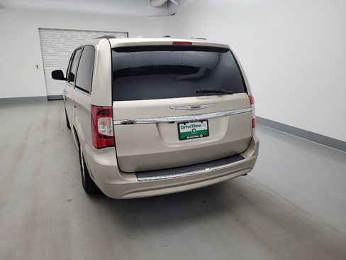 Used 2016 Chrysler Town & Country Touring w/ Driver Convenience Group FWD image 6