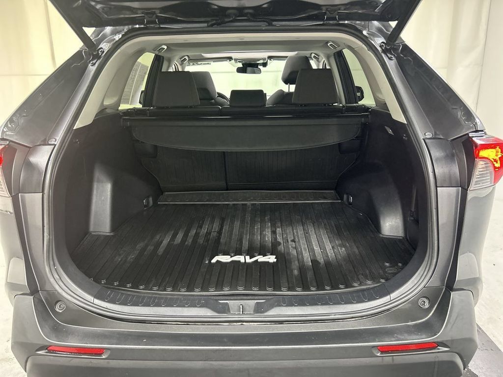 Used 2019 Toyota RAV4 XLE AWD/4WD image 22