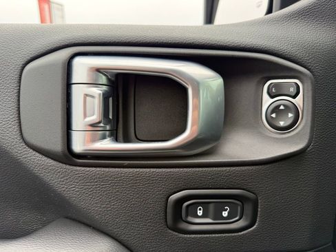 Used 2023 Jeep Wrangler Unlimited Sahara image 17