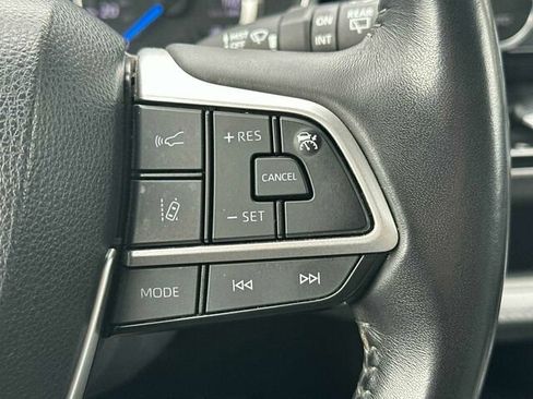 Used 2023 Toyota Highlander XLE AWD/4WD image 30