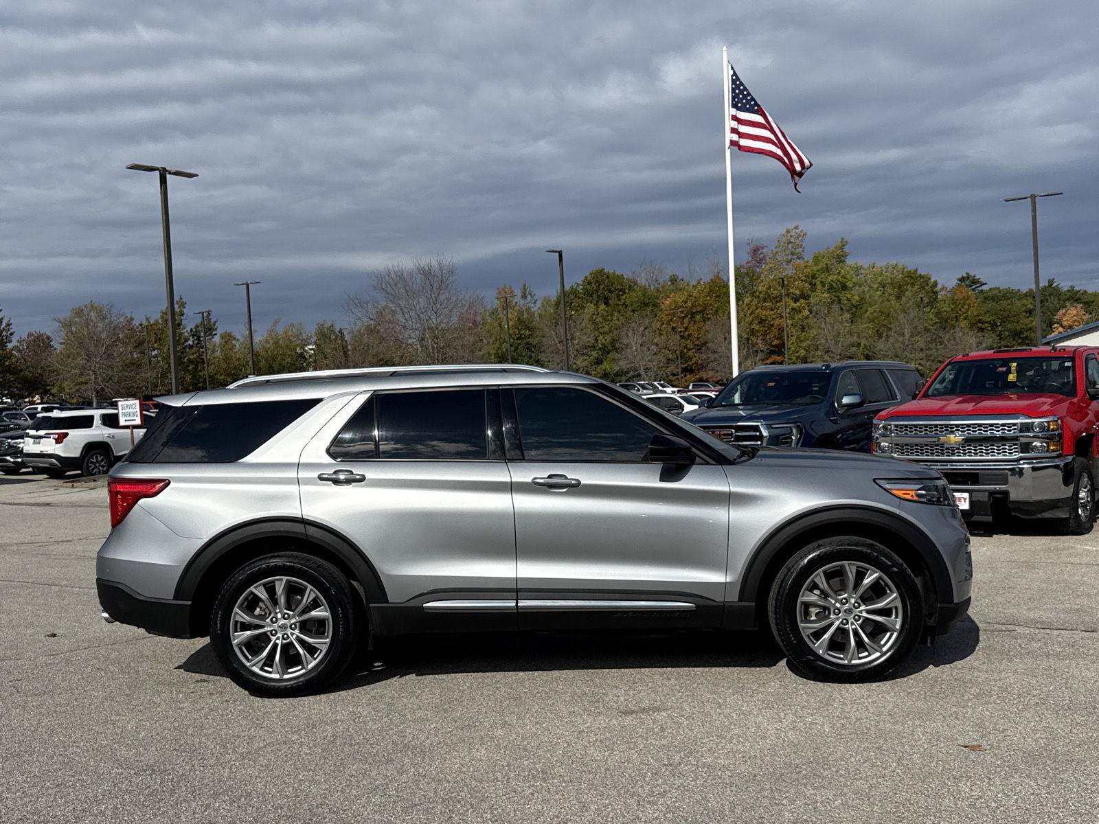 Used 2024 Ford Explorer Limited AWD/4WD image 5