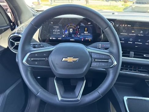 Used 2026 Chevrolet Equinox LT AWD/4WD image 14