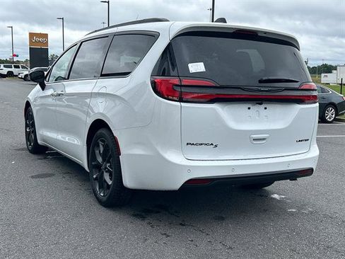 New 2026 Chrysler Pacifica Limited w/ S Appearance Package image 36