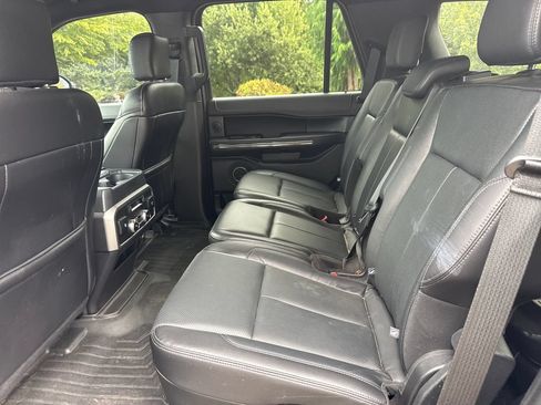 Used 2018 Ford Expedition XLT w/ Equipment Group 202A AWD/4WD image 9