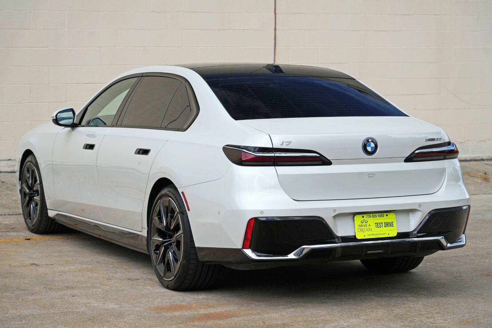 Used 2023 BMW i7 xDrive60 w/ Executive Package 2 AWD/4WD image 59