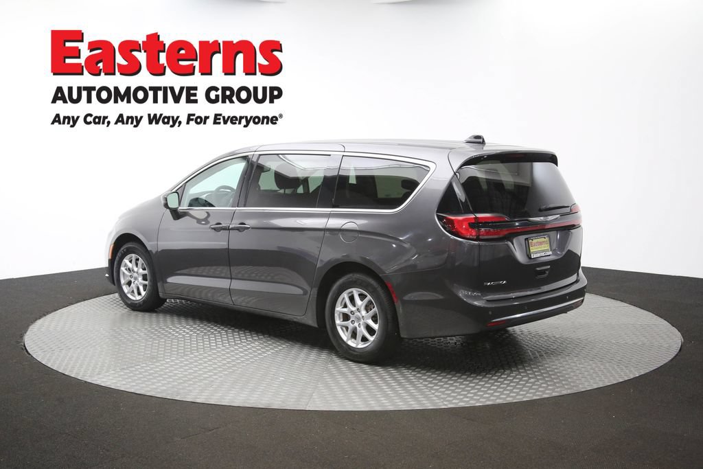 Used 2023 Chrysler Pacifica Touring-L FWD image 65