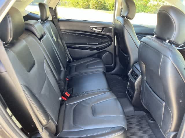 Used 2017 Ford Edge Titanium w/ Equipment Group 302A AWD/4WD image 18