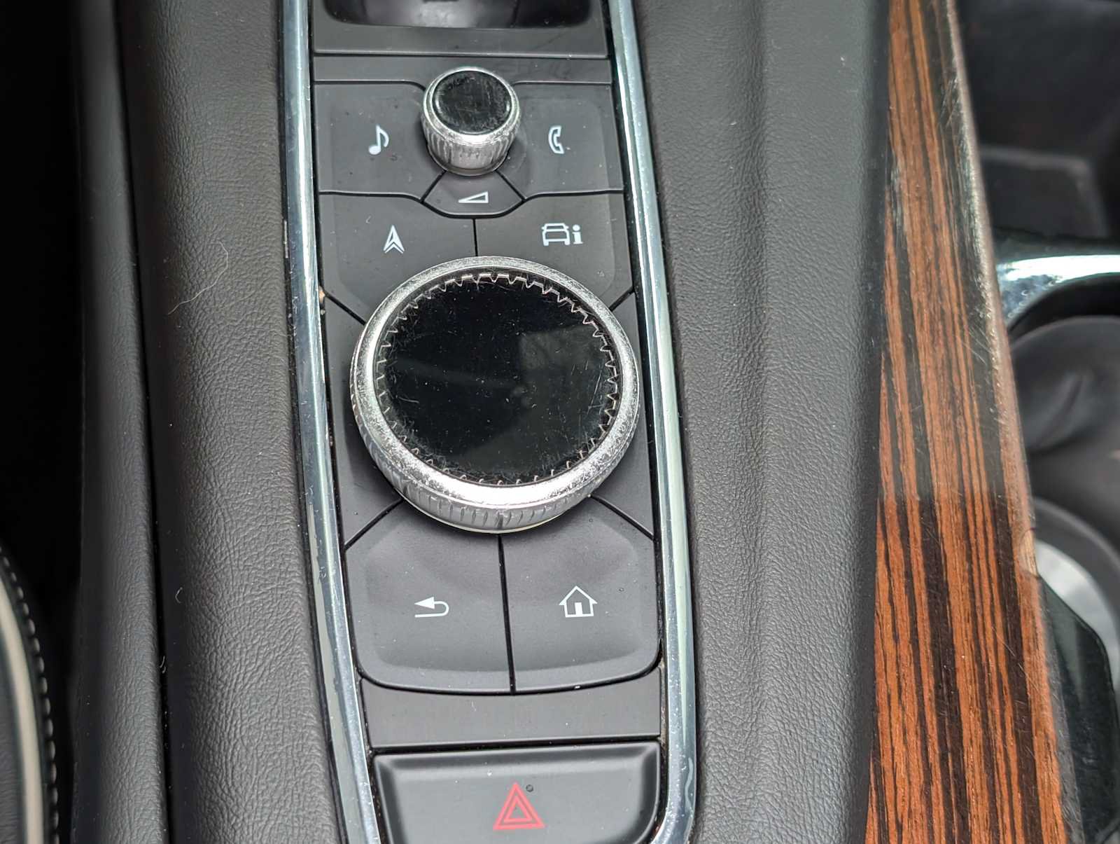 Used 2023 Cadillac Escalade Premium Luxury AWD/4WD image 32