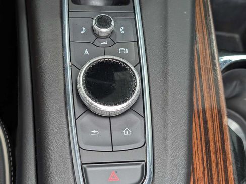 Used 2023 Cadillac Escalade Premium Luxury AWD/4WD image 32