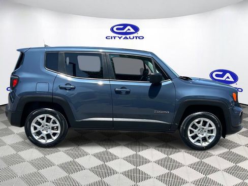 Used 2023 Jeep Renegade Latitude AWD/4WD image 3