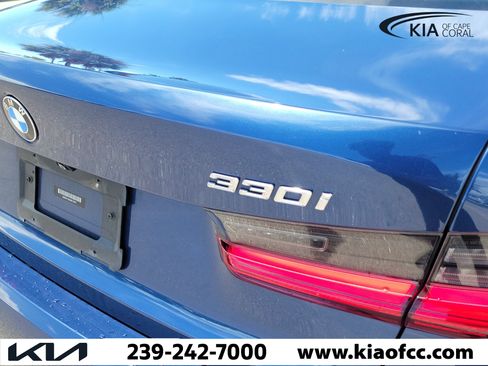 Used 2021 BMW 330i Sedan w/ Convenience Package RWD image 10