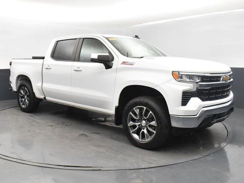 Used 2022 Chevrolet Silverado 1500 LT w/ Z71 Off-Road Package image 3