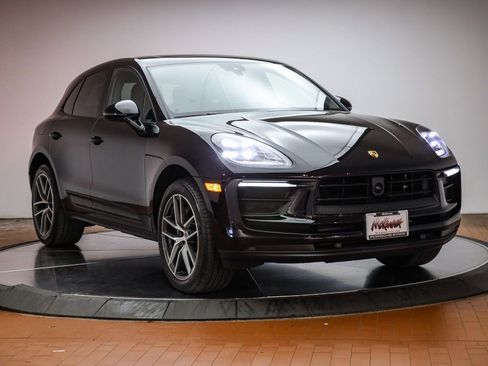 Certified 2025 Porsche Macan image 12