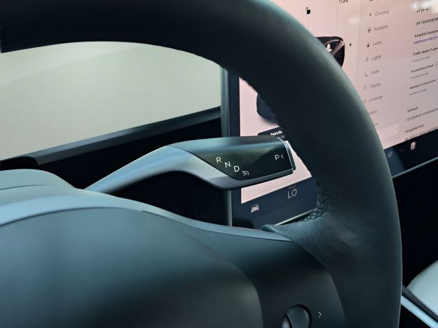 Used 2022 Tesla Model Y Long Range AWD/4WD image 13