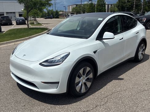 Used 2020 Tesla Model Y Long Range AWD/4WD image 1