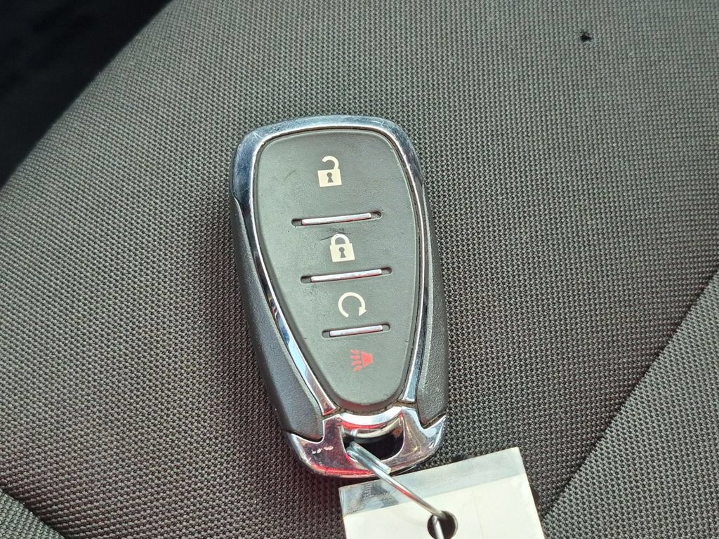 Used 2025 Chevrolet TrailBlazer LT AWD/4WD image 32