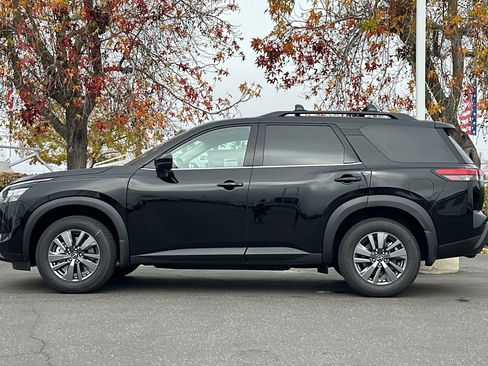 New 2025 Nissan Pathfinder SV image 7