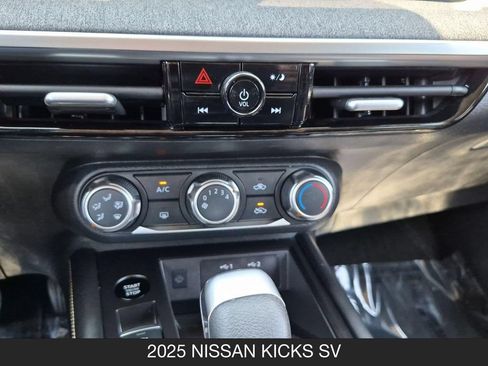 Used 2025 Nissan Kicks SV AWD/4WD image 22