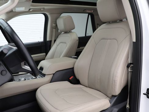 Used 2022 Ford Expedition Limited image 19