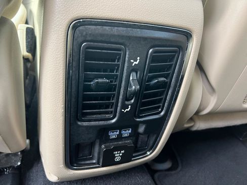 Used 2020 Jeep Grand Cherokee Limited AWD/4WD image 13