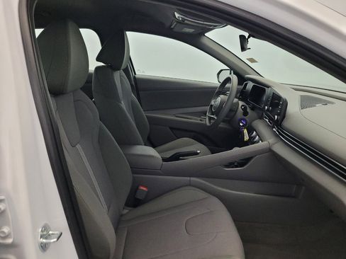 Used 2025 Hyundai Elantra SE w/ Cargo Package FWD image 21