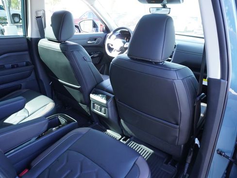 New 2026 Nissan Pathfinder Platinum image 11