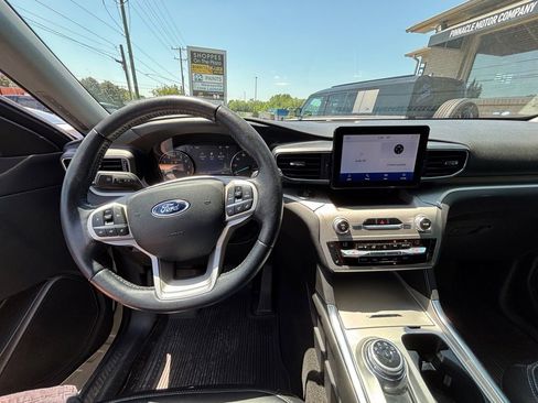Used 2021 Ford Explorer XLT w/ Equipment Group 202A AWD/4WD image 11