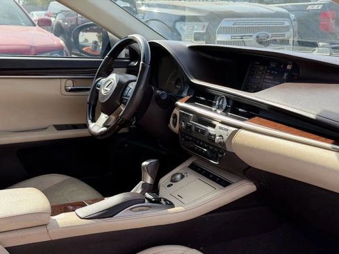 Used 2016 Lexus ES 350 w/ Luxury Package w/Wood Trim FWD image 26