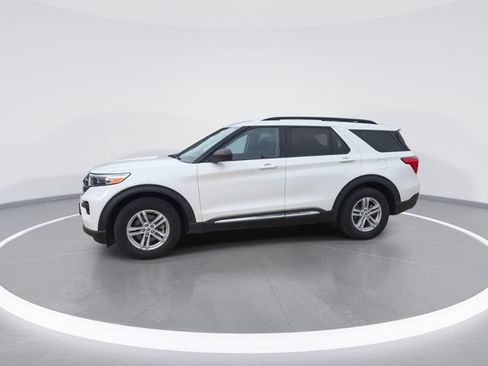 Used 2024 Ford Explorer XLT RWD image 4