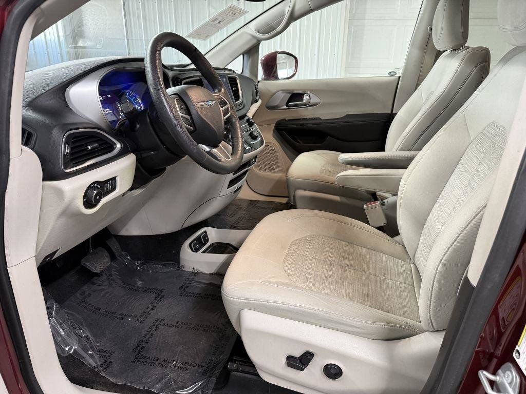Used 2018 Chrysler Pacifica Touring Plus FWD image 9
