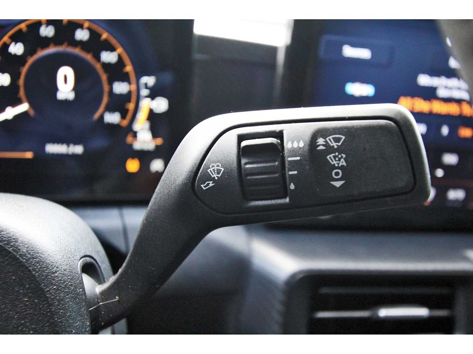 Used 2025 Ford Mustang Coupe RWD image 14