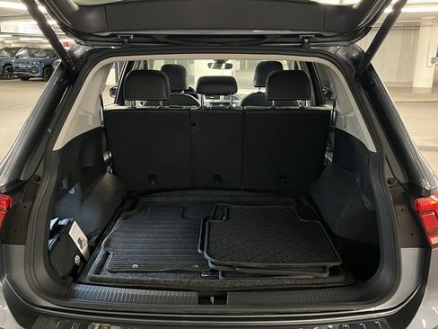 Certified 2024 Volkswagen Tiguan SE image 38