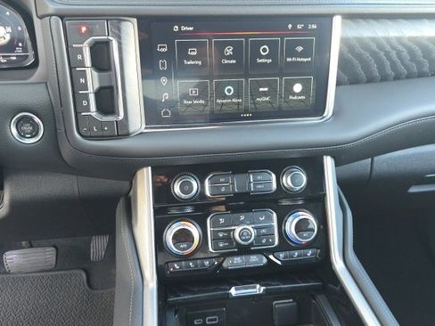 Used 2024 GMC Yukon Denali w/ Denali Reserve Package image 28