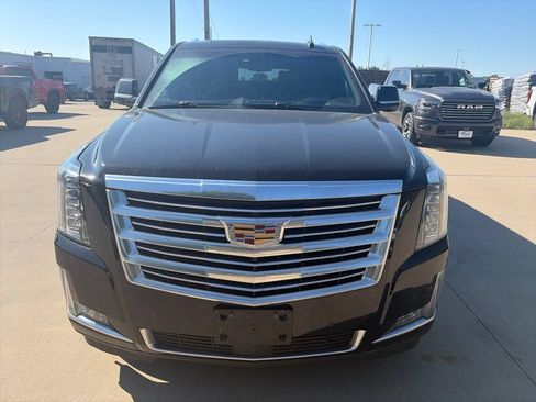 Used 2017 Cadillac Escalade ESV Platinum AWD/4WD image 4